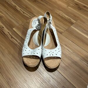 B.O.C. White Leather Wedge Sandals New Without Tag Size 10